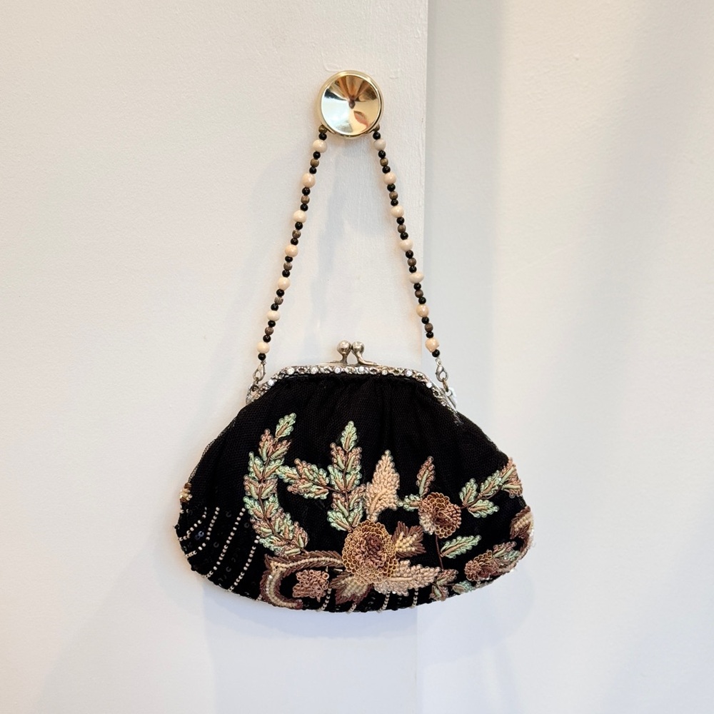 CHRISTIANA Embroidered‎ Black Floral Clutch